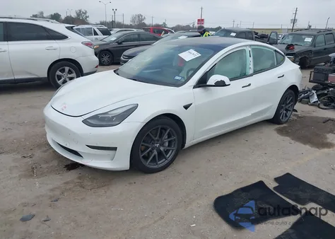2021 Tesla Model 3 Standard Range Plus Rear-Wheel Drive z USA, uszkodzony, nr VIN 5YJ3E1EA3MF048329